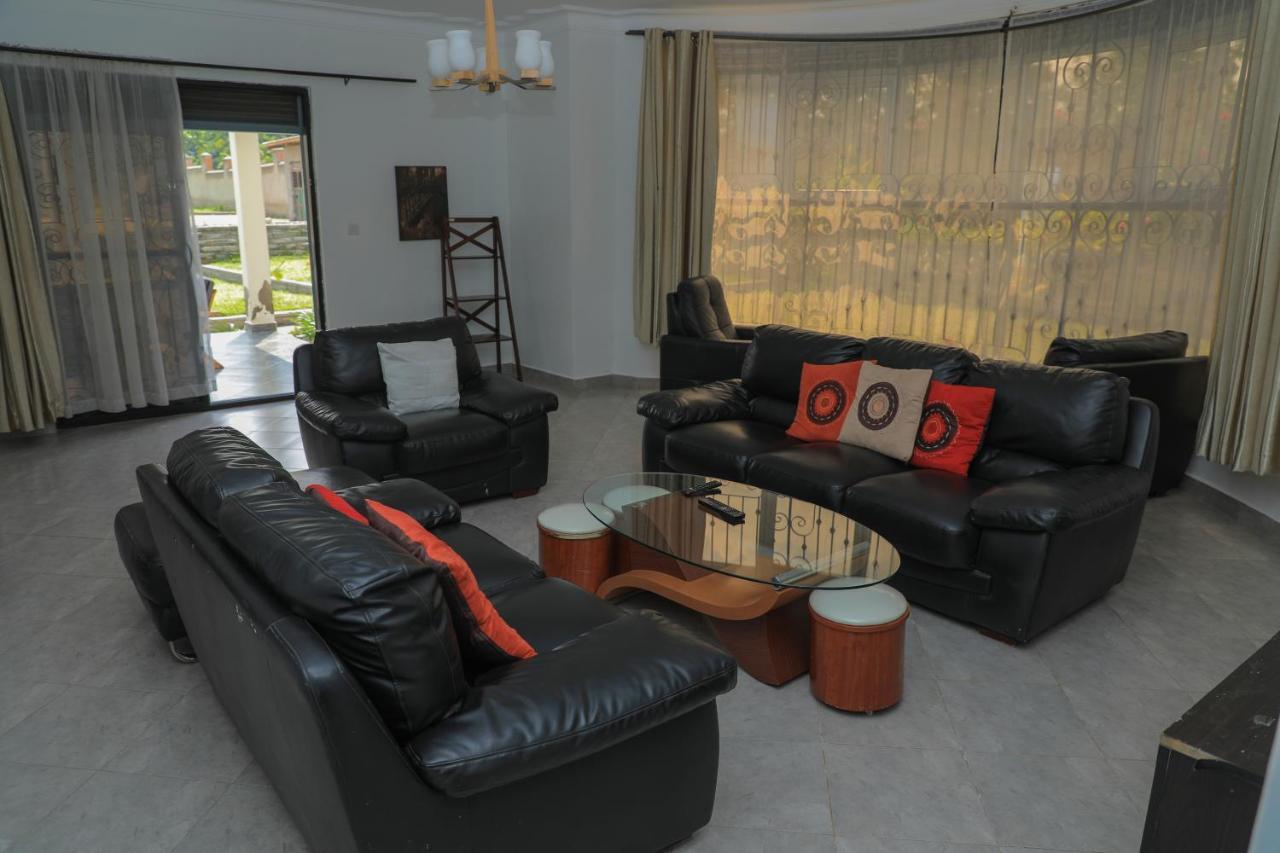 Silver Oaks Hotel Boma Fort Portal Ngoại thất bức ảnh