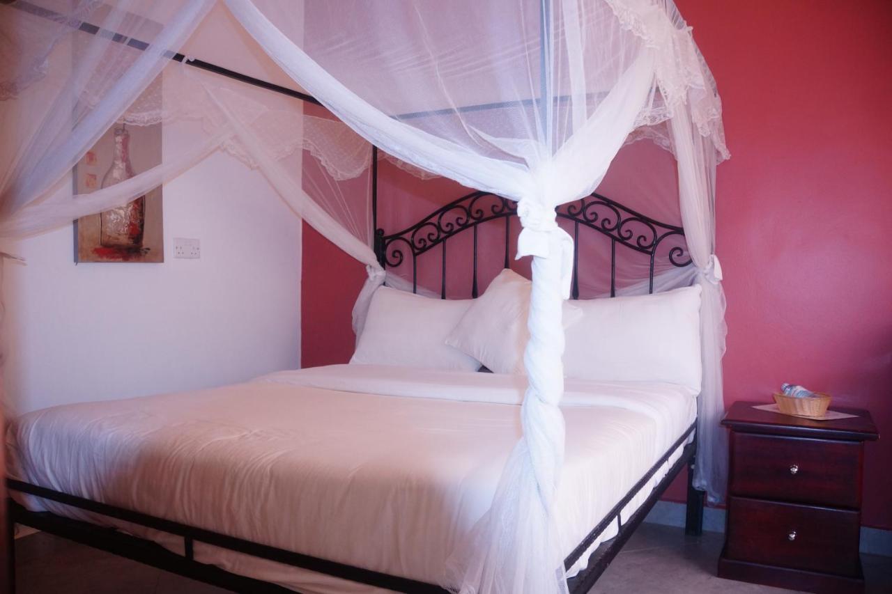 Silver Oaks Hotel Boma Fort Portal Ngoại thất bức ảnh