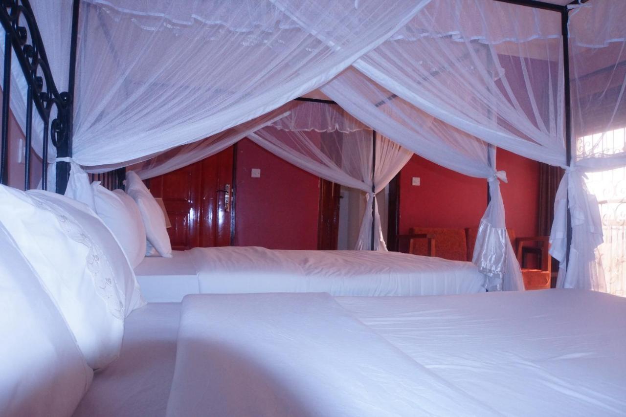 Silver Oaks Hotel Boma Fort Portal Ngoại thất bức ảnh