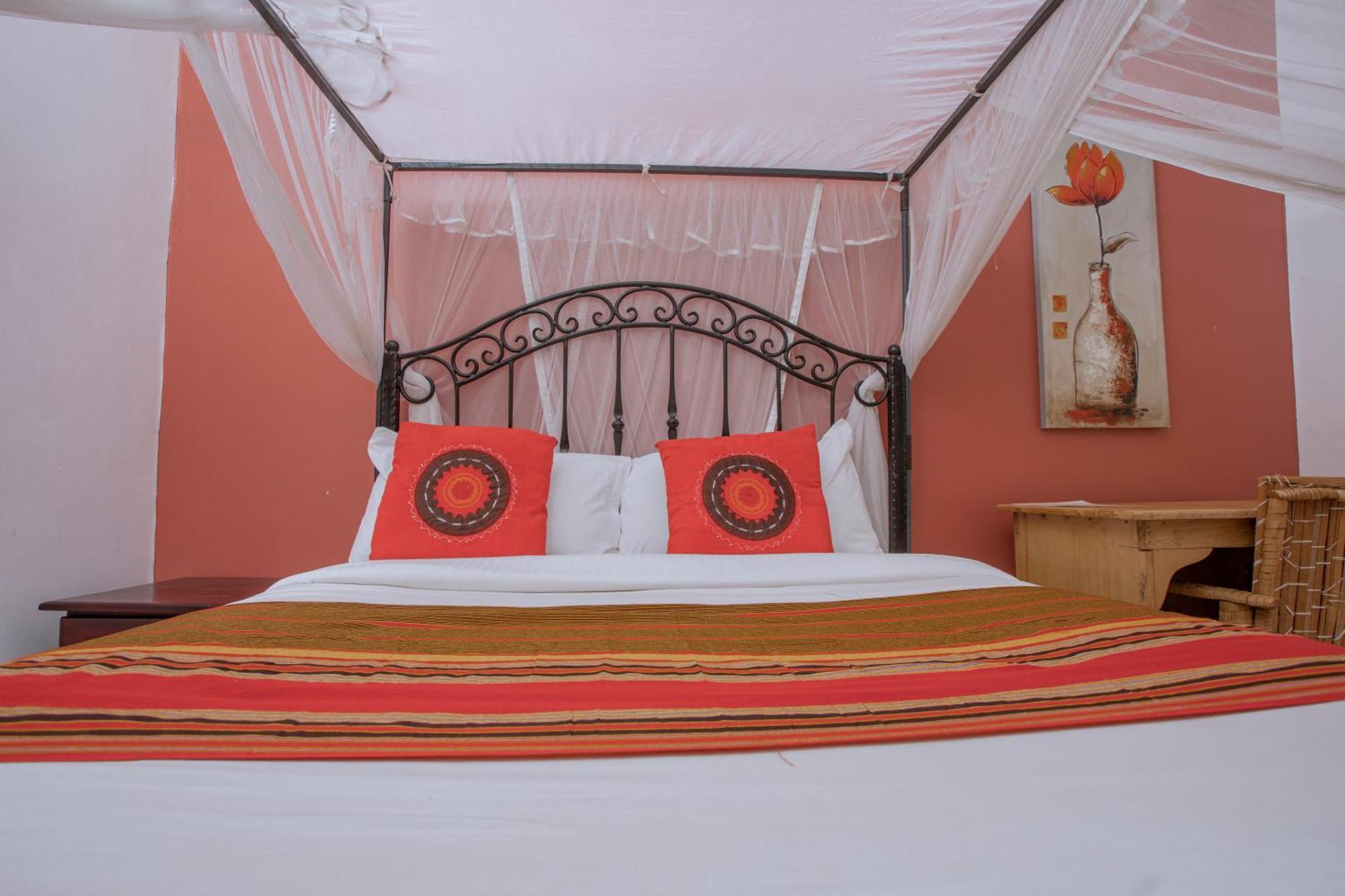 Silver Oaks Hotel Boma Fort Portal Ngoại thất bức ảnh