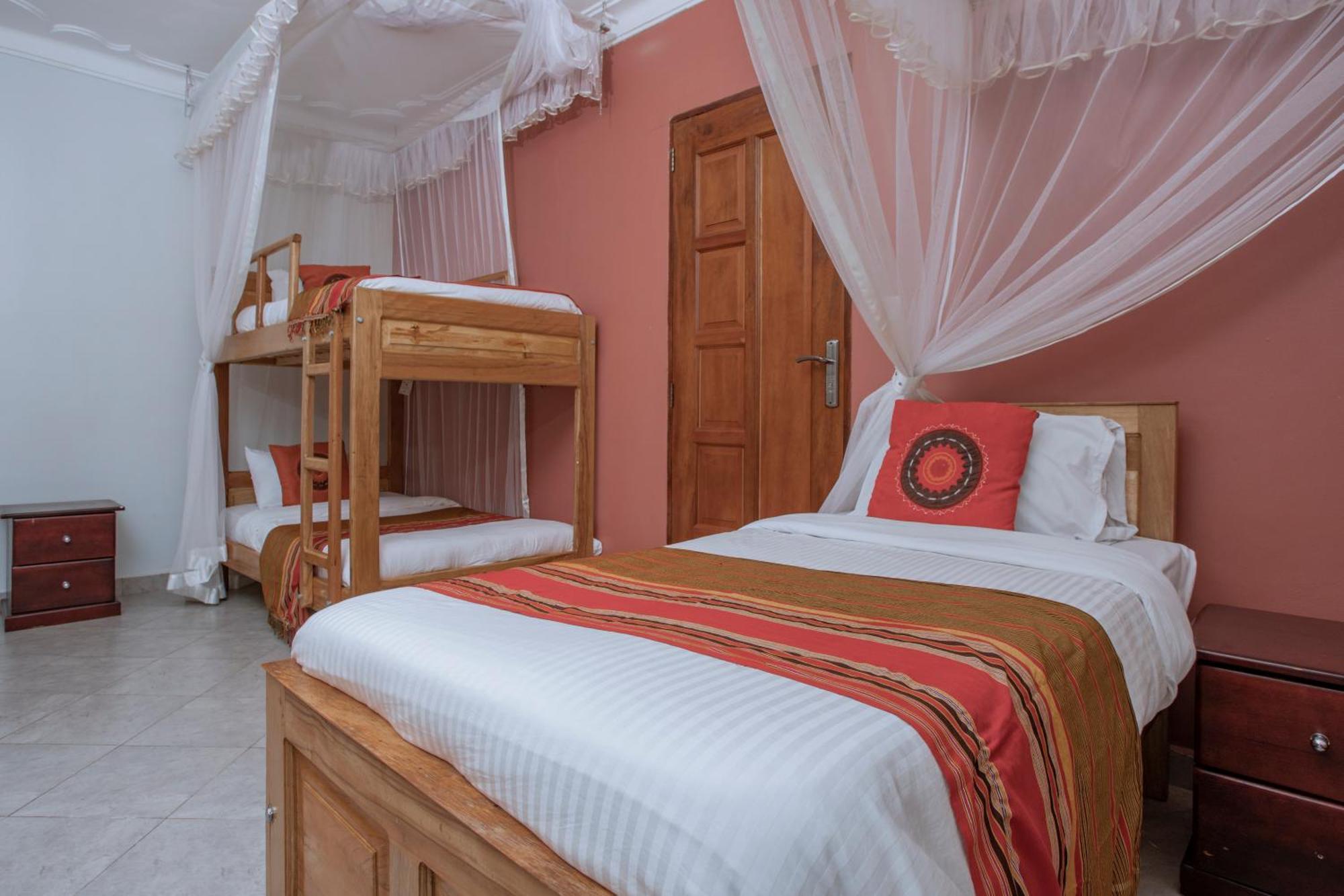 Silver Oaks Hotel Boma Fort Portal Ngoại thất bức ảnh