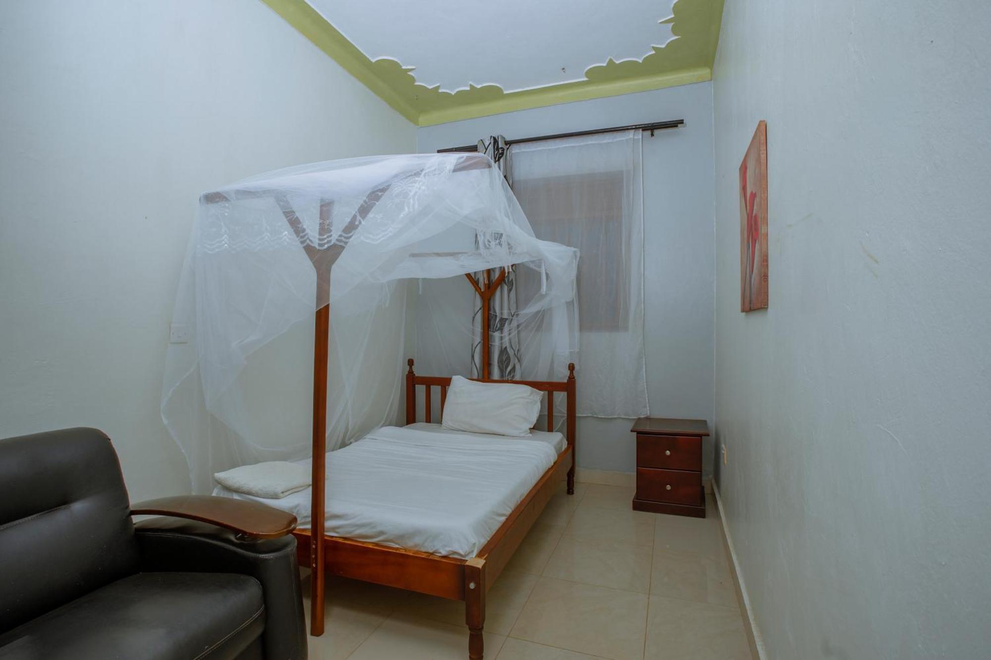 Silver Oaks Hotel Boma Fort Portal Ngoại thất bức ảnh