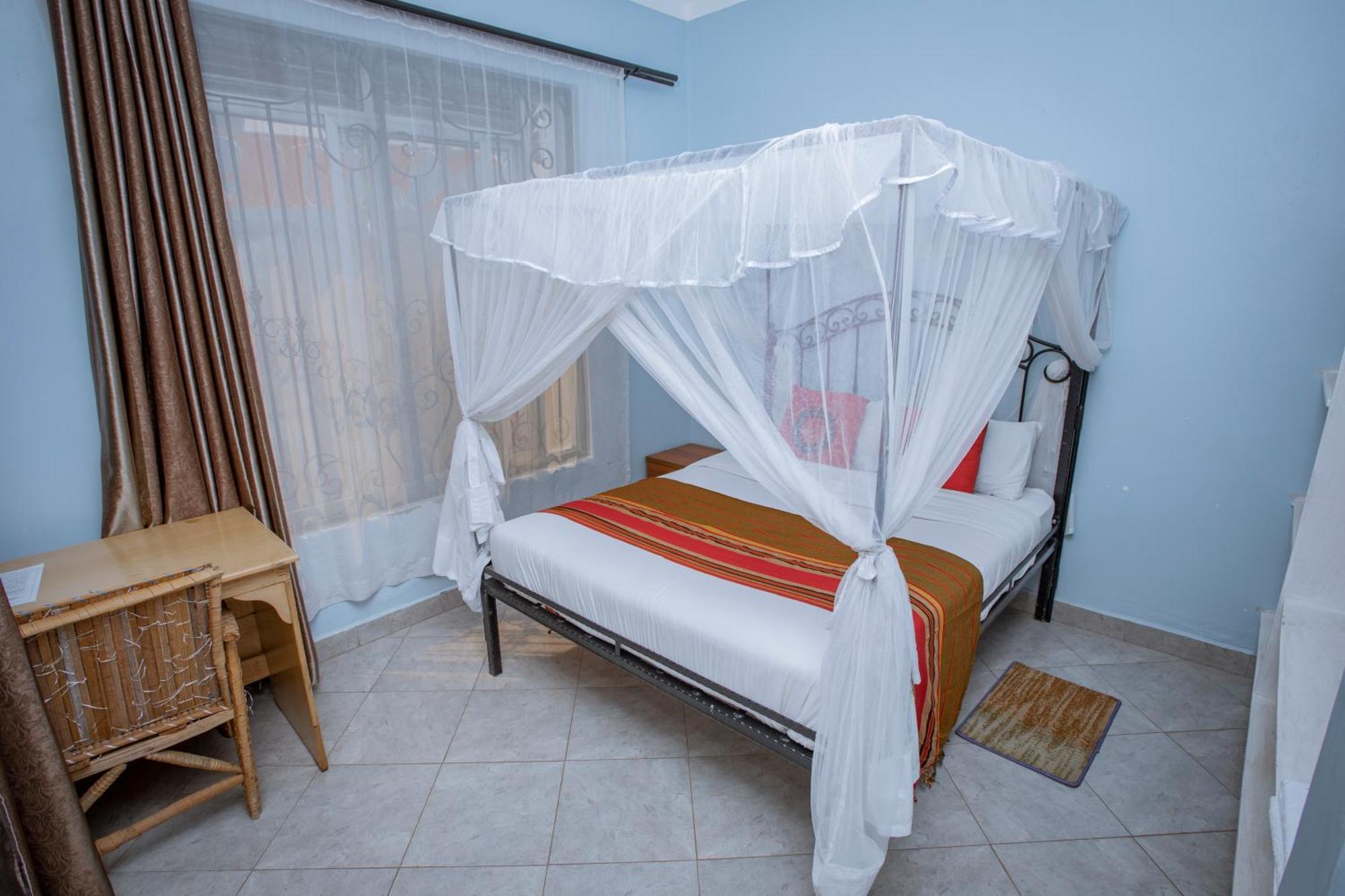 Silver Oaks Hotel Boma Fort Portal Ngoại thất bức ảnh