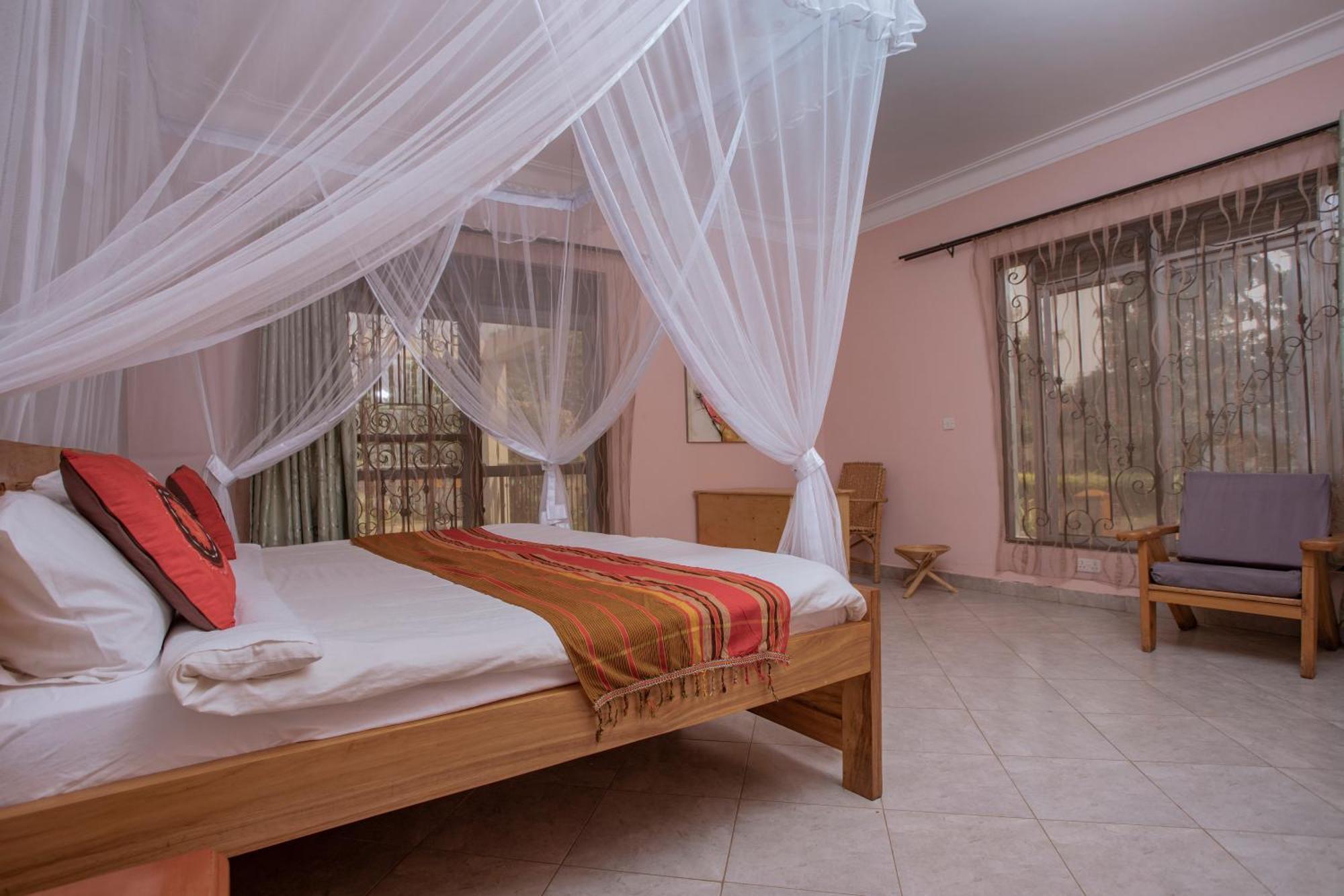 Silver Oaks Hotel Boma Fort Portal Ngoại thất bức ảnh