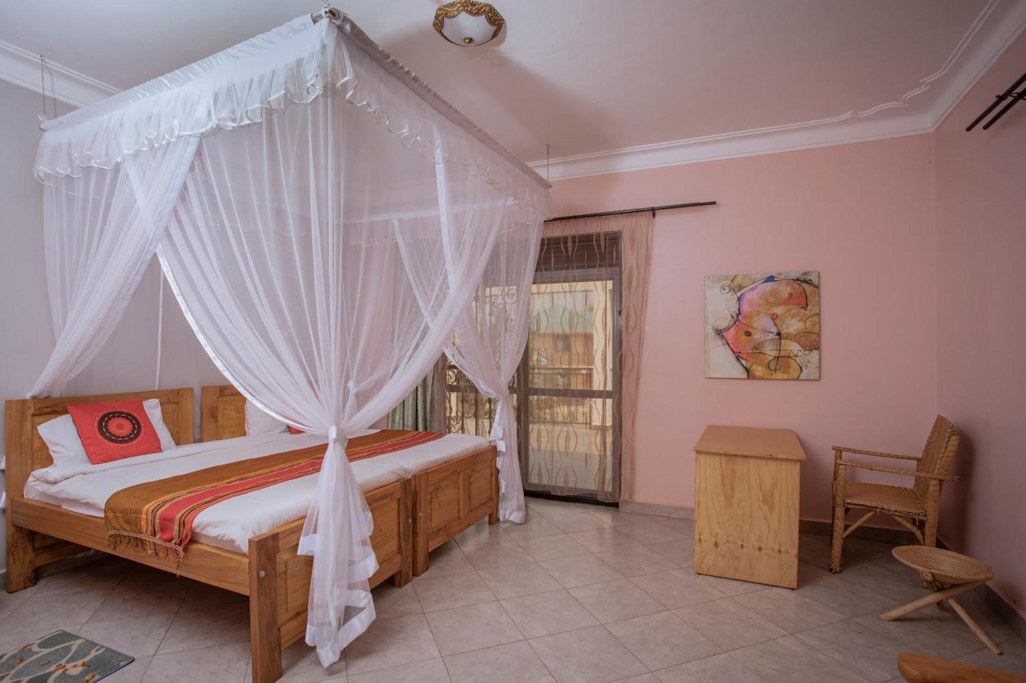 Silver Oaks Hotel Boma Fort Portal Ngoại thất bức ảnh