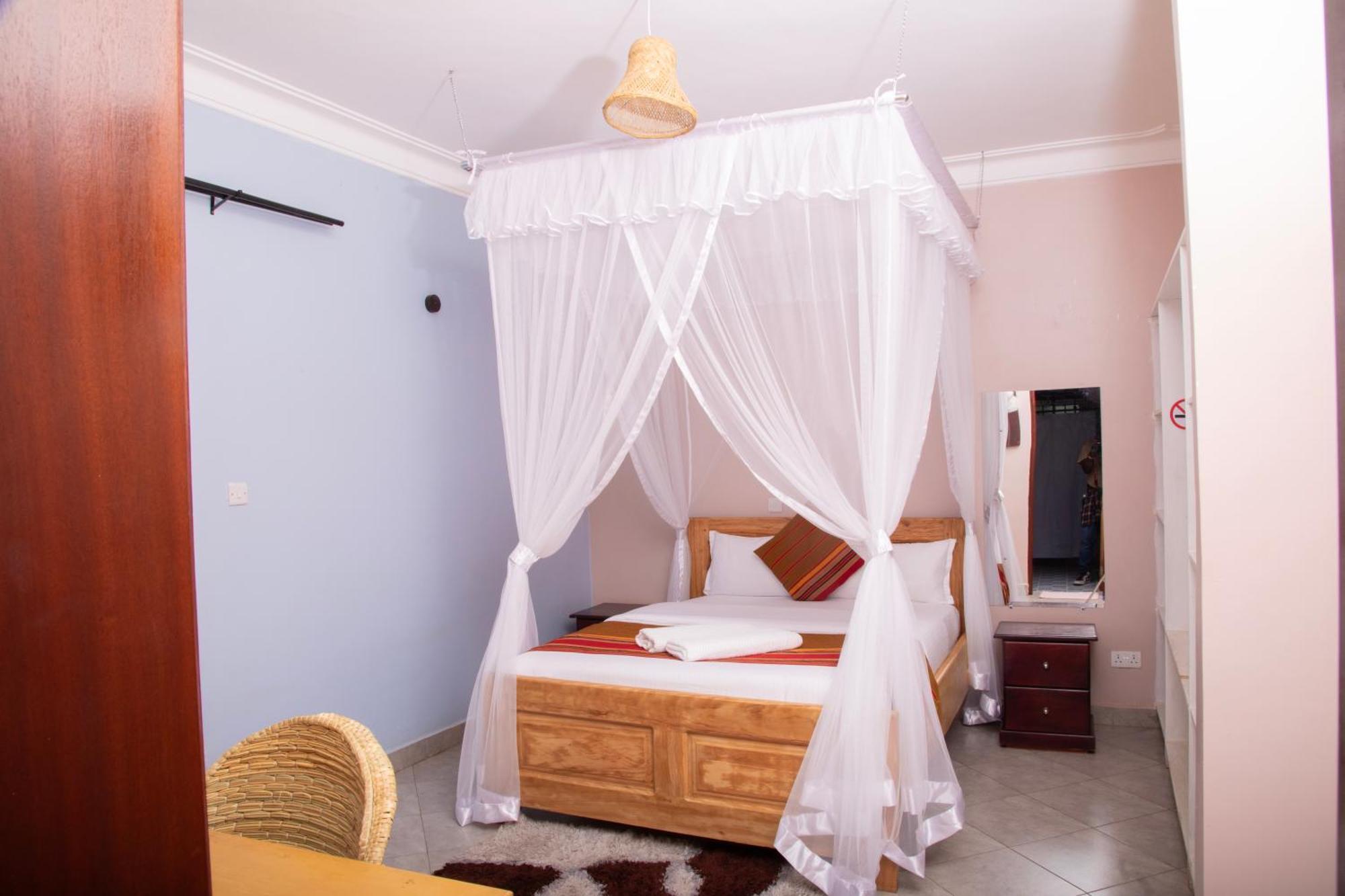 Silver Oaks Hotel Boma Fort Portal Ngoại thất bức ảnh