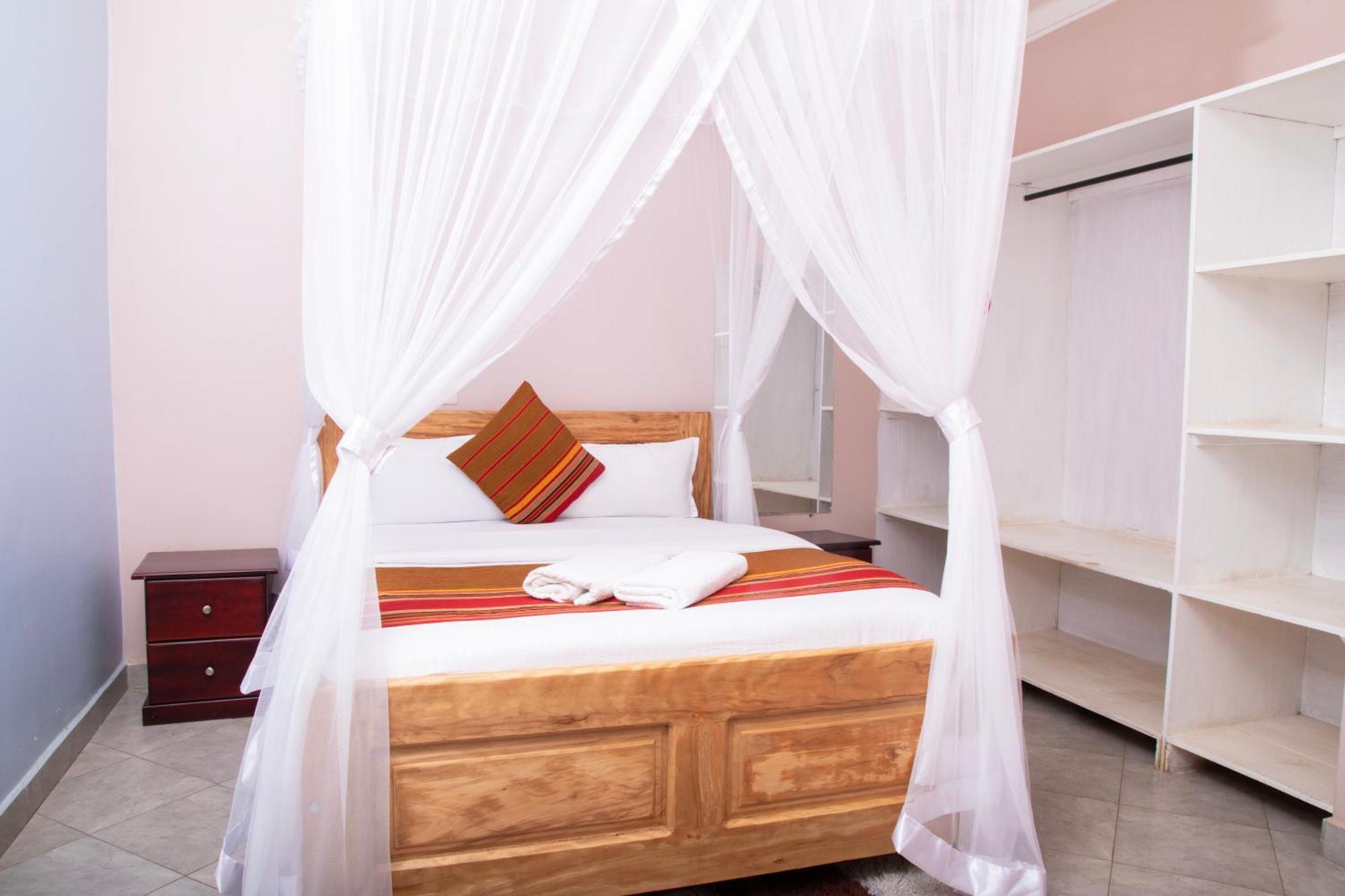 Silver Oaks Hotel Boma Fort Portal Ngoại thất bức ảnh