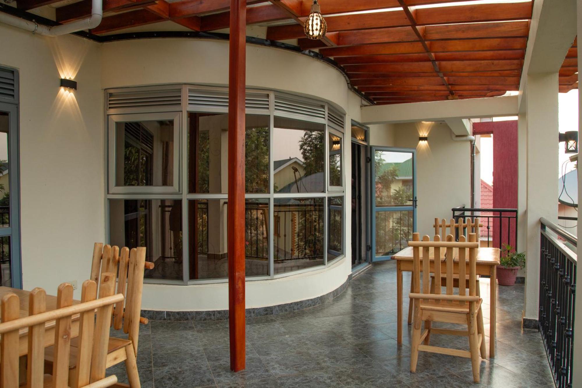 Silver Oaks Hotel Boma Fort Portal Ngoại thất bức ảnh