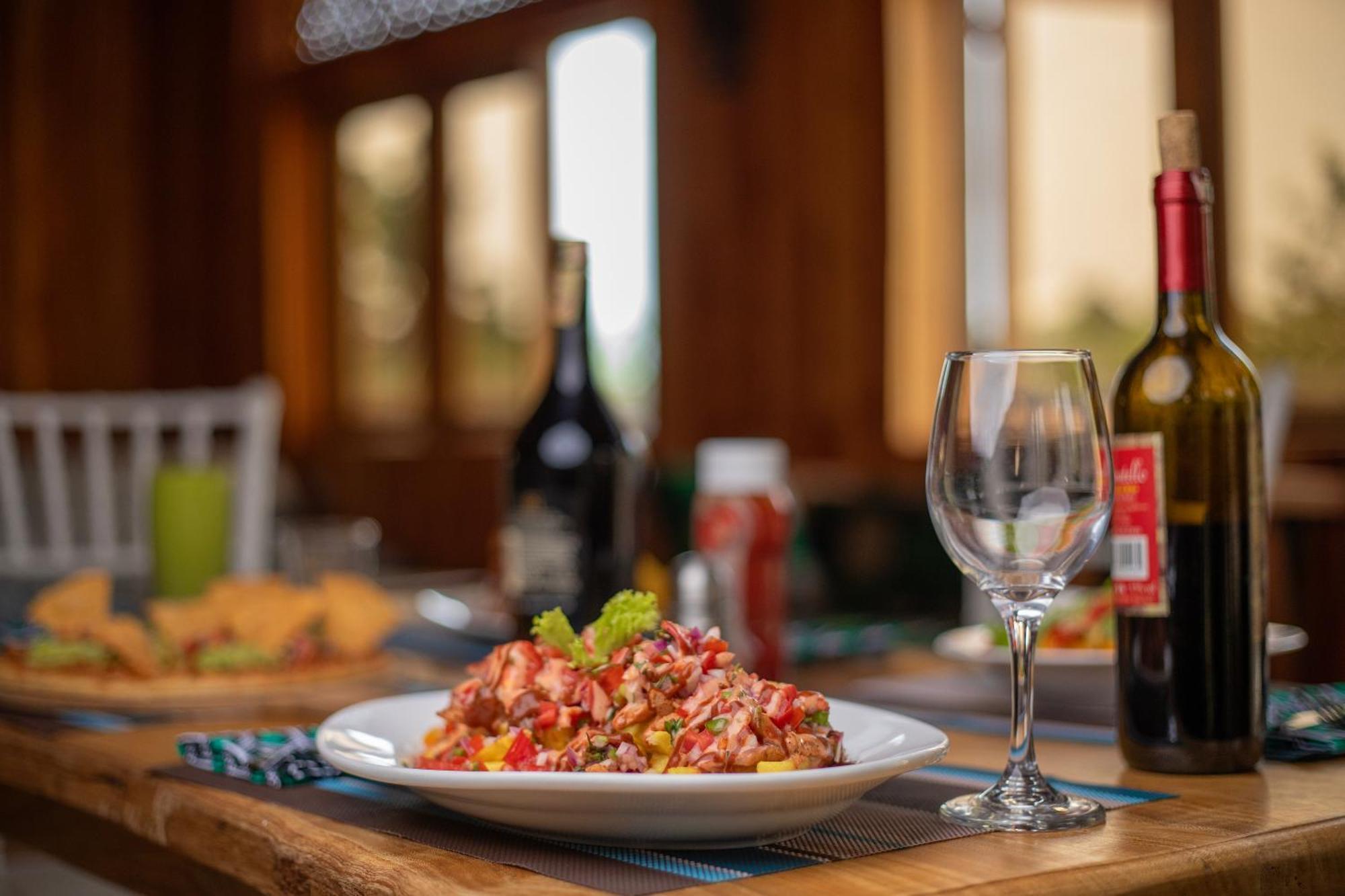 Silver Oaks Hotel Boma Fort Portal Ngoại thất bức ảnh