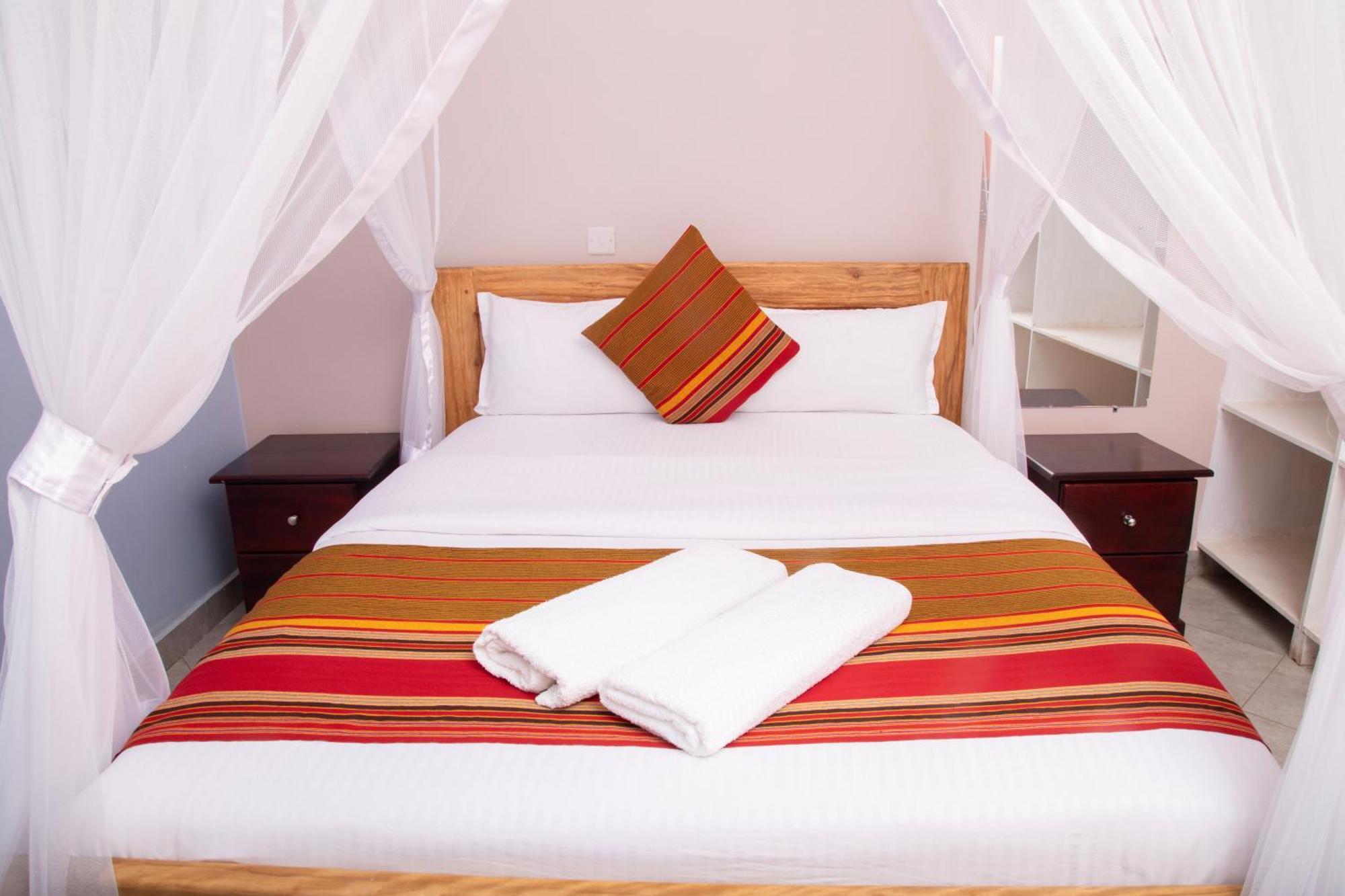 Silver Oaks Hotel Boma Fort Portal Ngoại thất bức ảnh