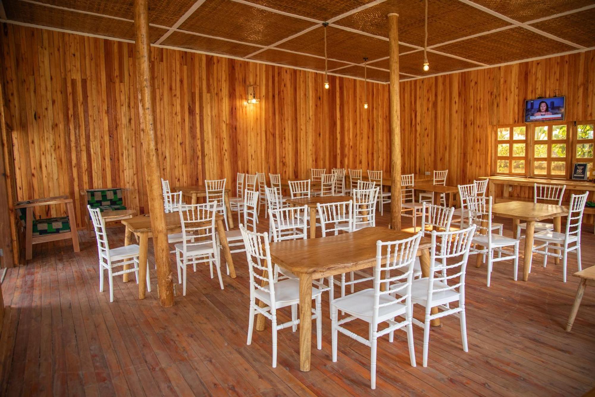 Silver Oaks Hotel Boma Fort Portal Ngoại thất bức ảnh