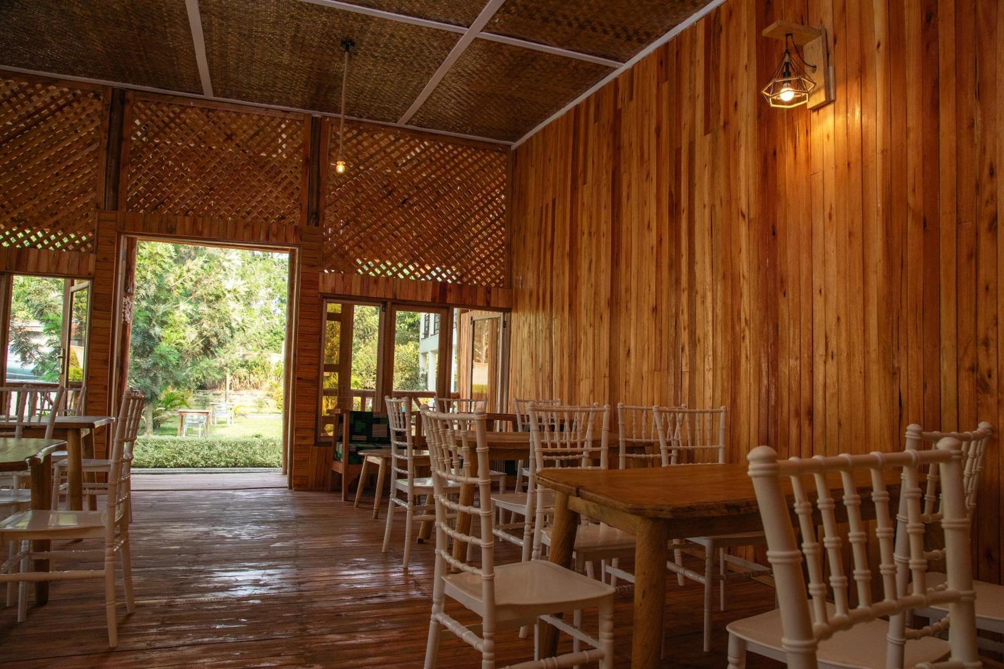 Silver Oaks Hotel Boma Fort Portal Ngoại thất bức ảnh
