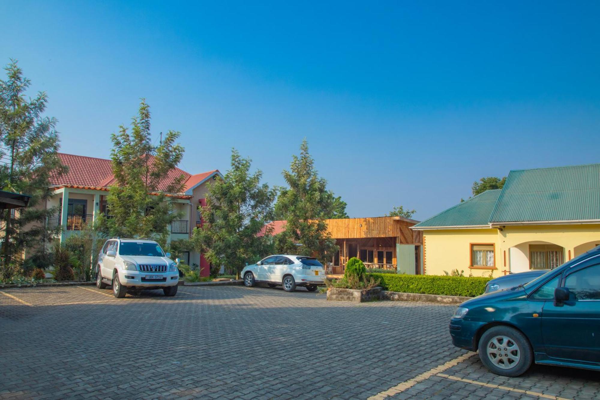 Silver Oaks Hotel Boma Fort Portal Ngoại thất bức ảnh