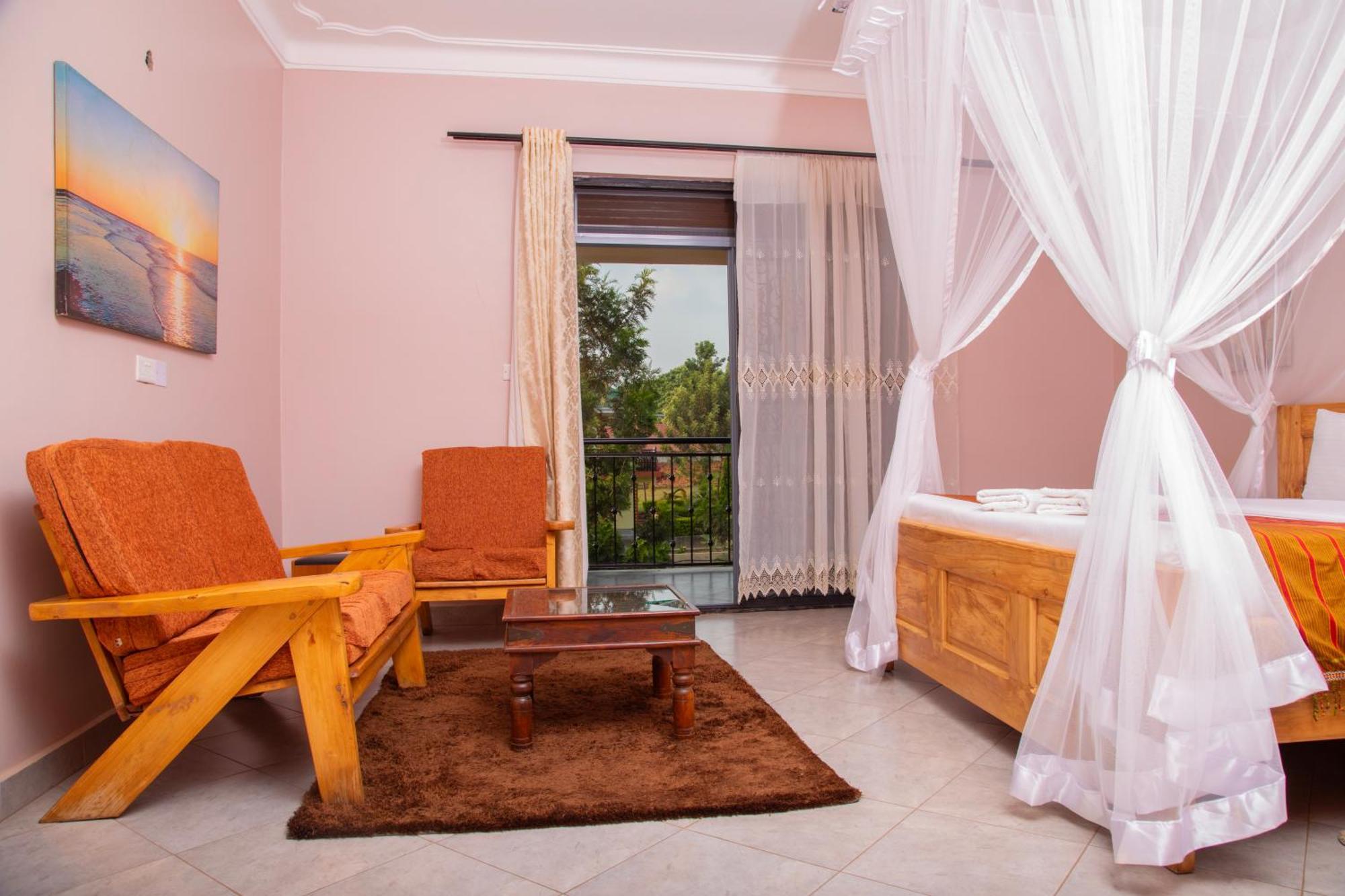 Silver Oaks Hotel Boma Fort Portal Ngoại thất bức ảnh