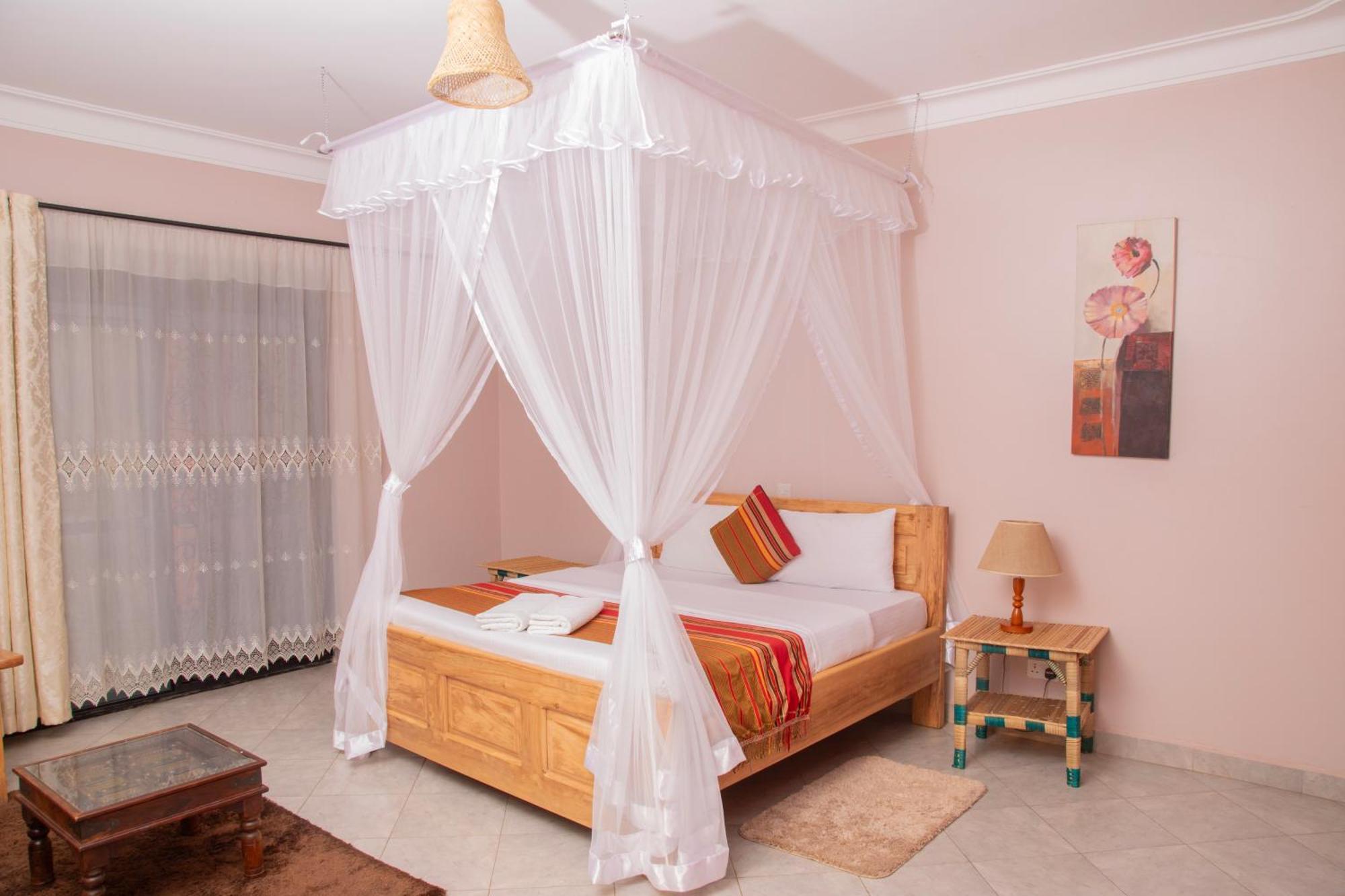 Silver Oaks Hotel Boma Fort Portal Ngoại thất bức ảnh