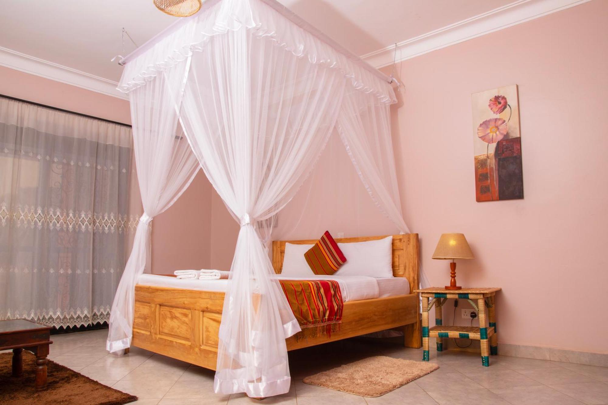 Silver Oaks Hotel Boma Fort Portal Ngoại thất bức ảnh