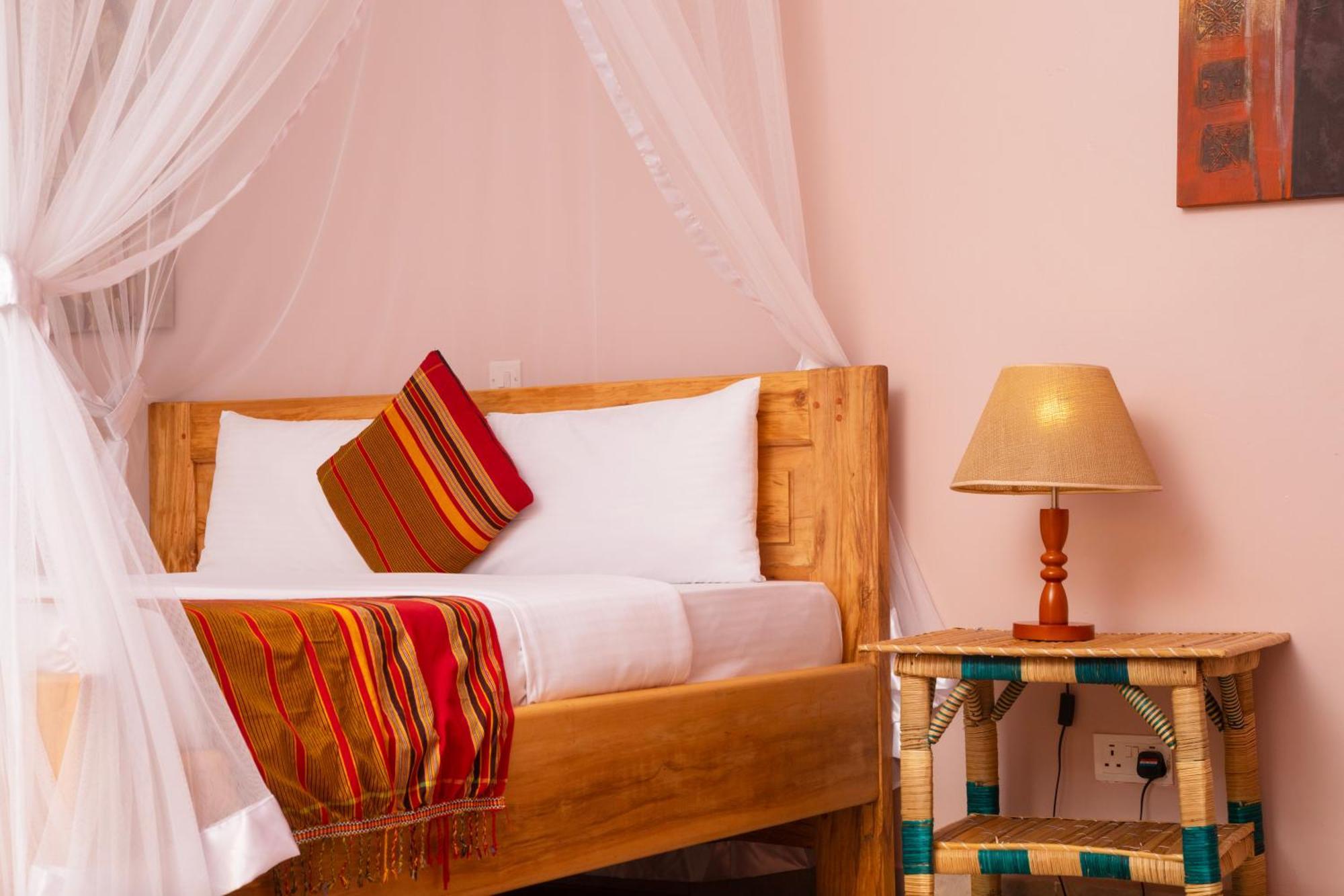 Silver Oaks Hotel Boma Fort Portal Ngoại thất bức ảnh